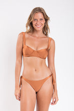 Charger l'image dans la galerie, Model Front: Rio De Sol Haut Top Nocciola Amelia