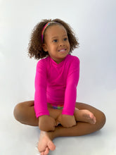 Charger l'image dans la galerie, Model Front: Rio De Sol T-Shirt Amaranto Rash-Guard Kids