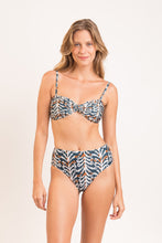 Charger l'image dans la galerie, Model Front: Rio De Sol Ensemble Set Ikat Twist Hotpants