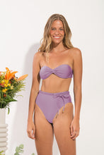 Charger l'image dans la galerie, Model Front: Rio De Sol Bas Bottom Shimmer-Harmonia Belted-High-Waist