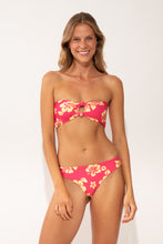 Charger l'image dans la galerie, Model Front: Wednesday In Hawaii By Rio De Sol Ensemble Set Pua-Guava Lani Waikiki