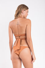 Charger l'image dans la galerie, Model Back: Rio De Sol Ensemble Set Nocciola Dune Cheeky-Fixa