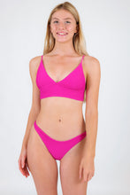 Charger l'image dans la galerie, Model Front: Rio De Sol Ensemble Set Cotele-Amaranto Tri-Tank Essential-Comfy