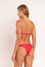 Charger l'image dans la galerie, Model Back: Rio De Sol Ensemble Set Microfibra-Chic-Red Bandeau-Joy Leblon

