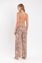 Charger l'image dans la galerie, Model Back: Rio De Sol Pantalon De Plage Leopard Wide Pants

