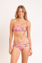 Charger l'image dans la galerie, Model Front: Rio De Sol Haut Top Sweet-Camo Bandeau-Reto
