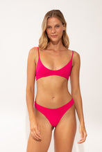 Charger l'image dans la galerie, Model Front: Wednesday In Hawaii By Rio De Sol Bas Bottom Guava Sunset
