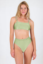 Charger l'image dans la galerie, Model Front: Rio De Sol Bas Bottom Oliva Hotpants
