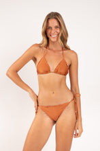 Charger l'image dans la galerie, Model Front: Rio De Sol Haut Top Shimmer-Nocciola Frufru
