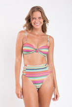 Charger l'image dans la galerie, Model Front: Rio De Sol Ensemble Set Supercolor Bandeau-Joy Highwaist-Spin
