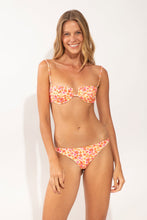 Charger l'image dans la galerie, Model Front: Rio De Sol Haut Top Ditsy-Butter Juliette
