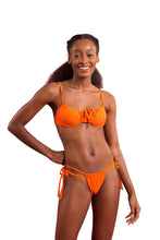 Charger l'image dans la galerie, Model Front: Rio De Sol Haut Top Dots-Orange Balconet-Tie

