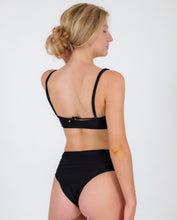 Charger l'image dans la galerie, Image 06: Rio De Sol Ensemble Set Shimmer-Black Bandeau-Reto Hotpants
