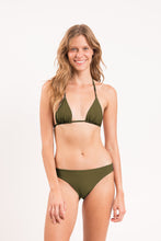 Charger l'image dans la galerie, Model Front: Rio De Sol Bas Bottom Shimmer-Croco Essential-Comfy
