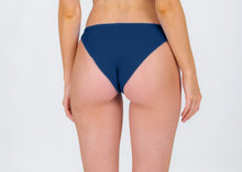 Charger l'image dans la galerie, Model Back: Rio De Sol Bas Bottom Navy Essential-Comfy
