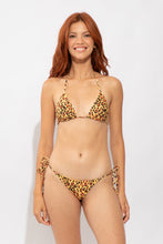 Charger l'image dans la galerie, Model Front: Rio De Sol Haut Top Yellow-Feline Tri-Inv
