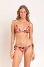 Charger l'image dans la galerie, Model Front: Rio De Sol Haut Top Amore-Red Tri-Fixo
