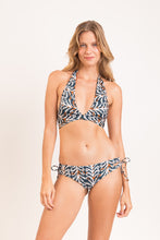 Charger l'image dans la galerie, Model Front: Rio De Sol Bas Bottom Ikat Madrid
