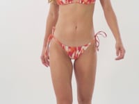 Charger et lire la vidéo dans la visionneuse de la Galerie, Video: Rio De Sol Bas Bottom Mirage Cheeky-Tie
