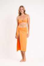 Charger l&#39;image dans la galerie, Model Front: Rio De Sol Jupe De Page Bio-Laranjada Long Skirt Knot
