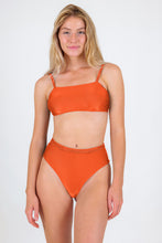 Charger l&#39;image dans la galerie, Model Front: Rio De Sol Bas Bottom Paprica Hotpants
