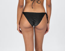 Charger l&#39;image dans la galerie, Model Back: Rio De Sol Bas Bottom Shimmer-Black Ibiza-Comfy
