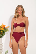 Charger l&#39;image dans la galerie, Model Front: Rio De Sol Bas Bottom Shimmer-Divino Belted-High-Waist
