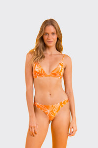 Model Front: Rio De Sol Bas Bottom Trail-Orange Essential