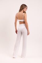 Charger l&#39;image dans la galerie, Model Back: Rio De Sol Pantalon De Plage Memphis-White Pants Lana
