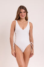 Charger l&#39;image dans la galerie, Model Front: Rio De Sol Une Pièce Memphis-White Zoe
