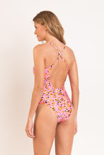 Charger l&#39;image dans la galerie, Model Back: Rio De Sol Une Pièce Sweet-Camo Julia

