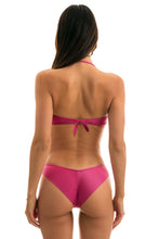 Charger l&#39;image dans la galerie, Model Back: Rio De Sol Haut Top Cloque Lichia Bandeau
