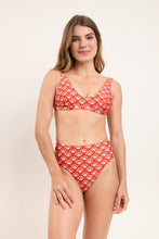 Charger l&#39;image dans la galerie, Model Front: Rio De Sol Haut Top Floral-Scales Hera
