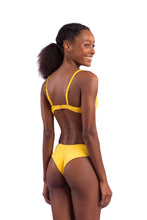 Charger l&#39;image dans la galerie, Model Back: Rio De Sol Haut Top Malibu-Yellow Balconet
