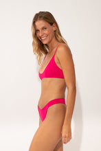 Charger l'image dans la galerie, Image 04: Wednesday In Hawaii By Rio De Sol Haut Top Guava Hana
